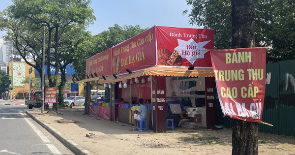 Hậu Tết Trung thu, quầy bánh &apos;đại hạ giá&apos; xả rẻ ngày nghìn cái