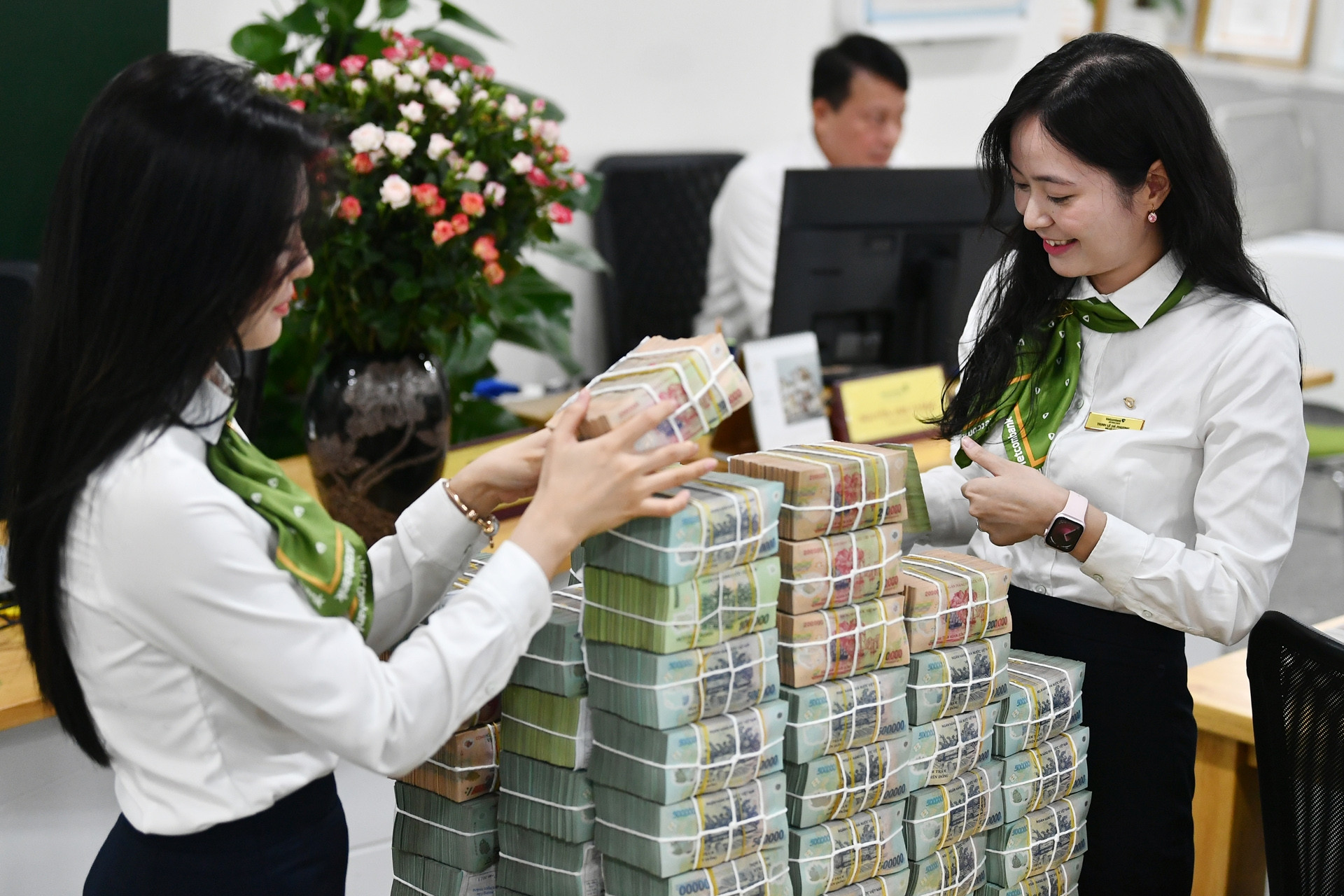 Người dân gửi gần 7,5 triệu tỷ vào ngân hàng
