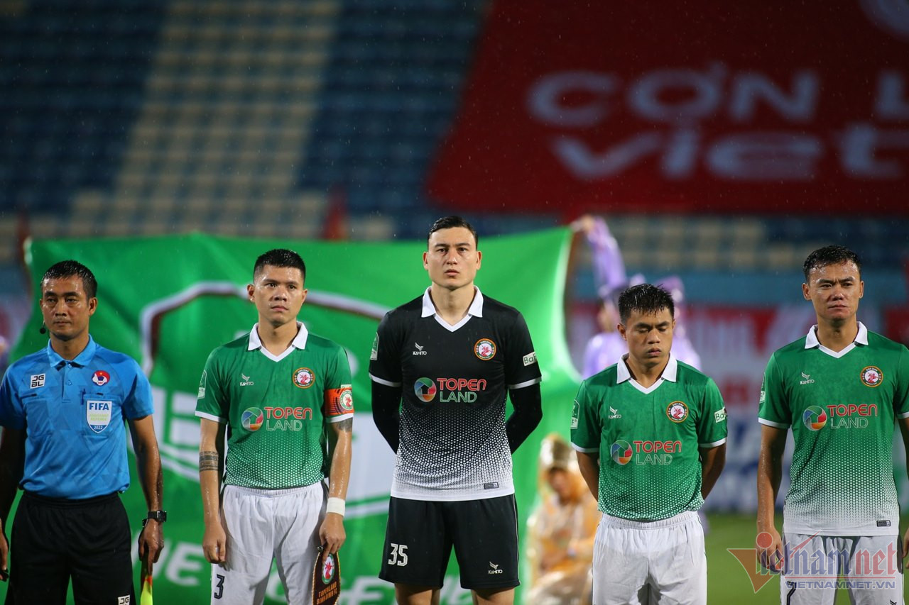 Video bàn thắng Thanh Hóa 2-1 Bình Định: Đặng Văn Lâm mắc lỗi