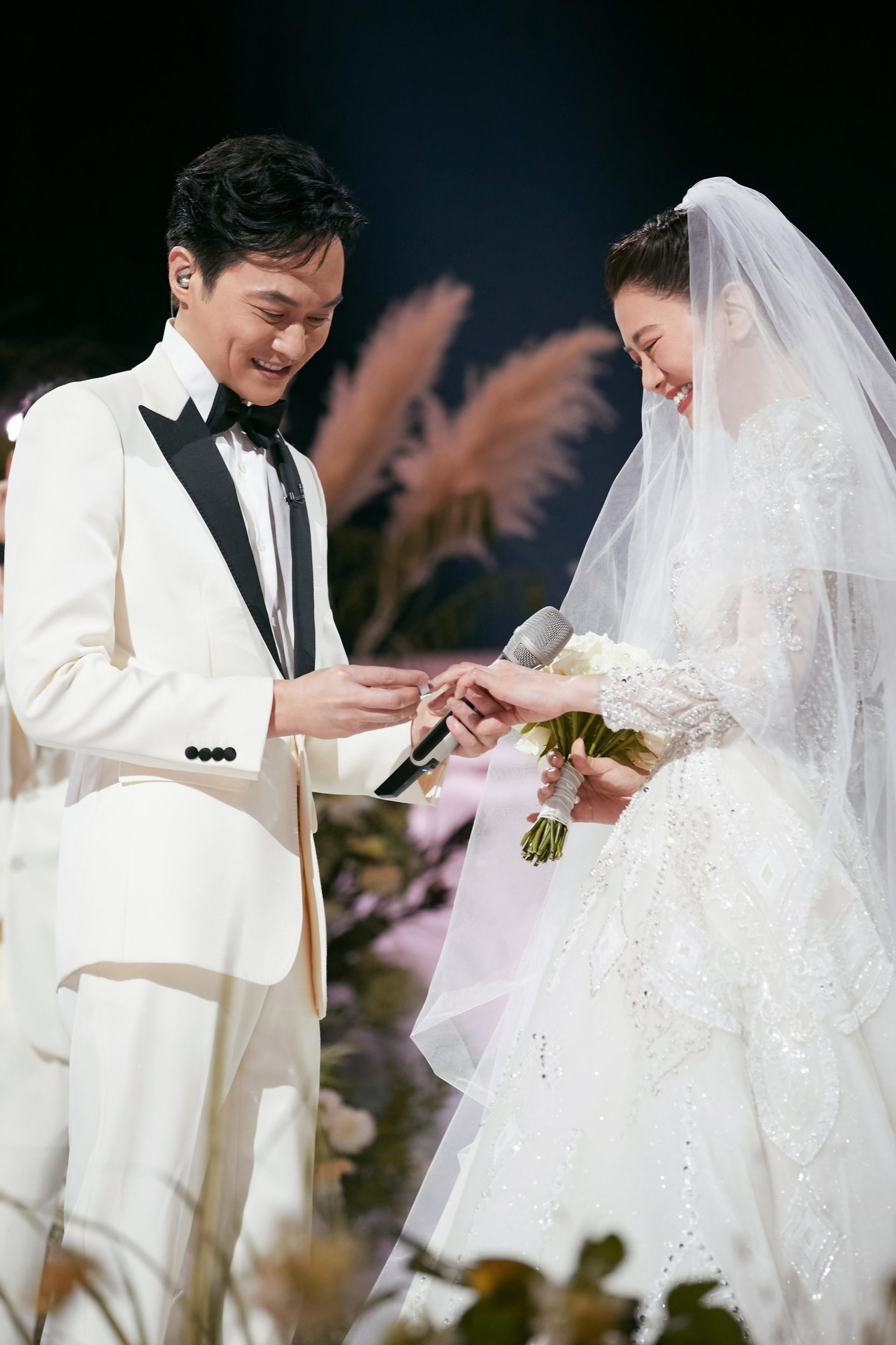 Tài tử 'Anh hùng xạ điêu' cưới Hoa hậu Hong Kong sau 21 năm ảnh 1