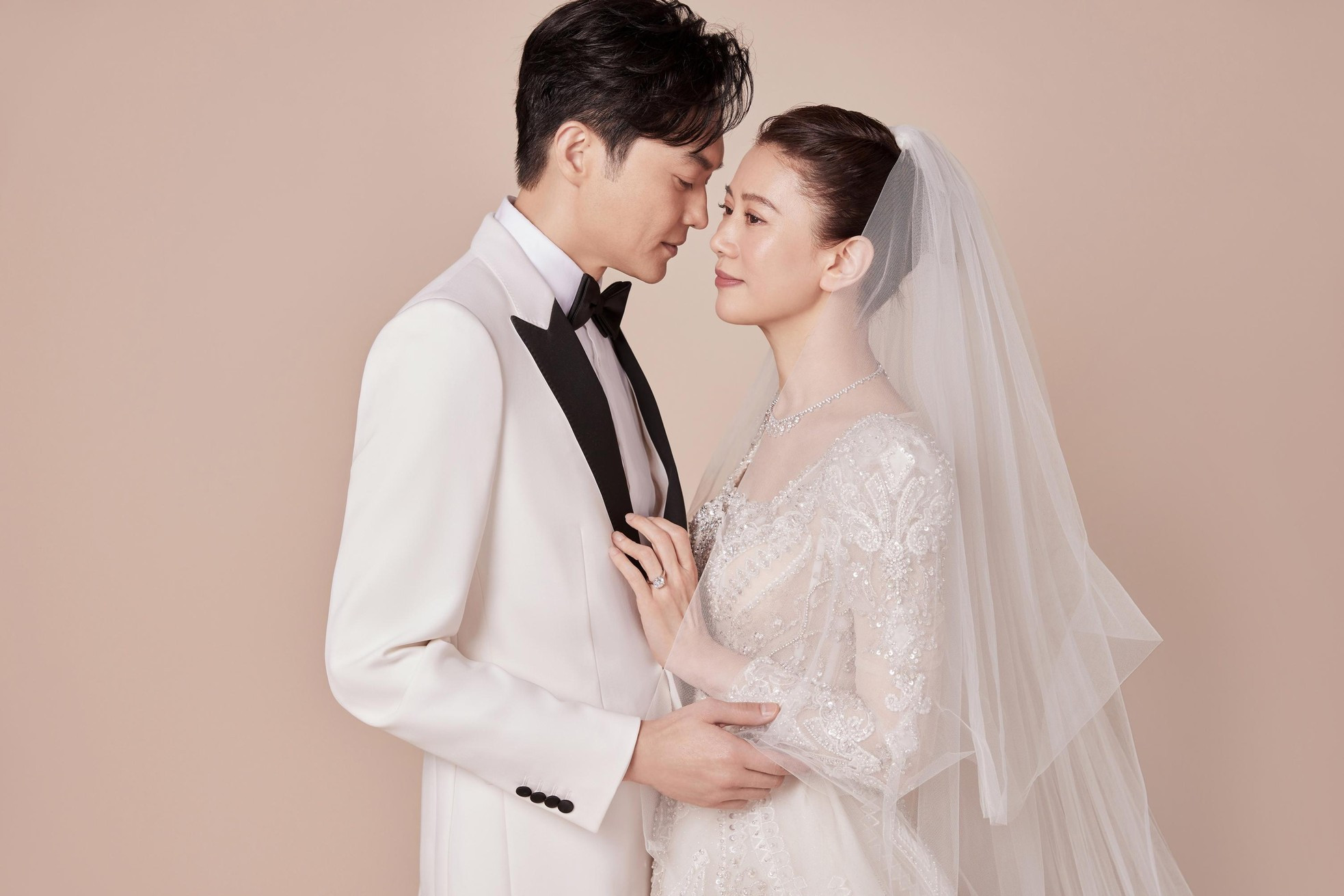 Tài tử 'Anh hùng xạ điêu' cưới Hoa hậu Hong Kong sau 21 năm ảnh 9