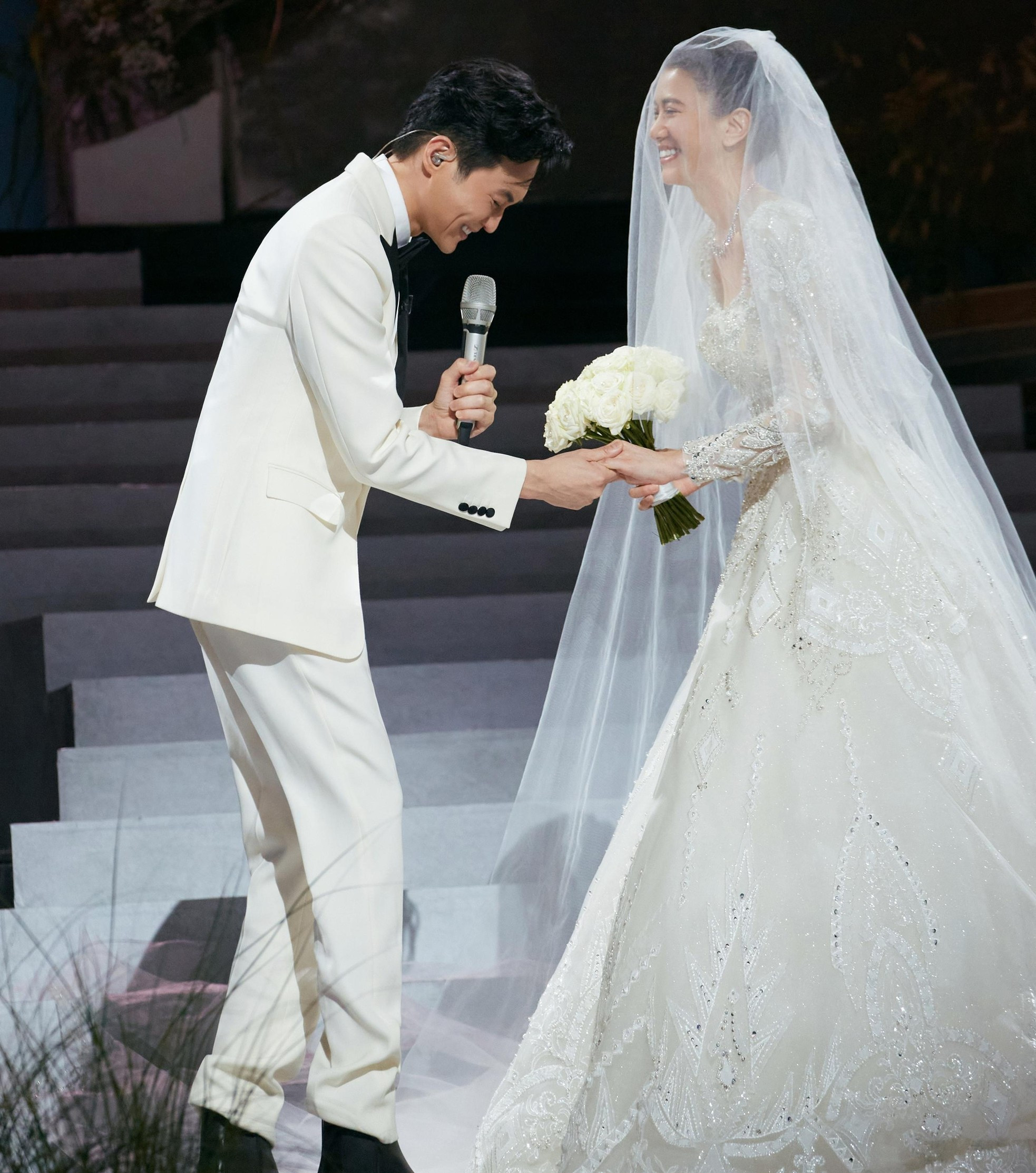 Tài tử 'Anh hùng xạ điêu' cưới Hoa hậu Hong Kong sau 21 năm ảnh 2