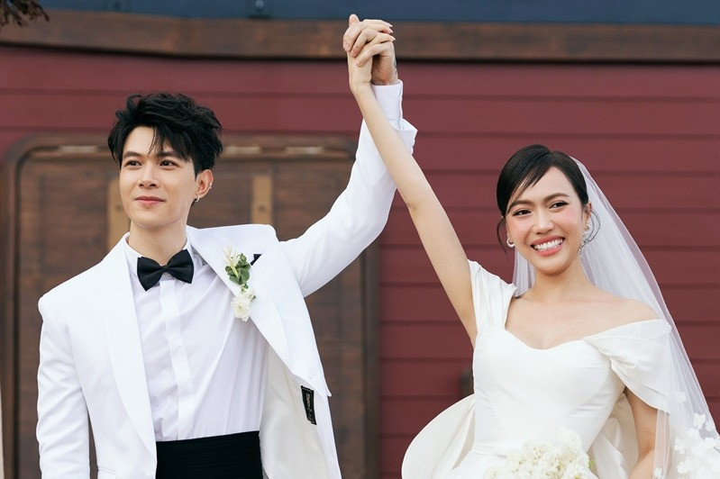 Anh Tú hạnh phúc khóc cười trong đám cưới với Diệu Nhi