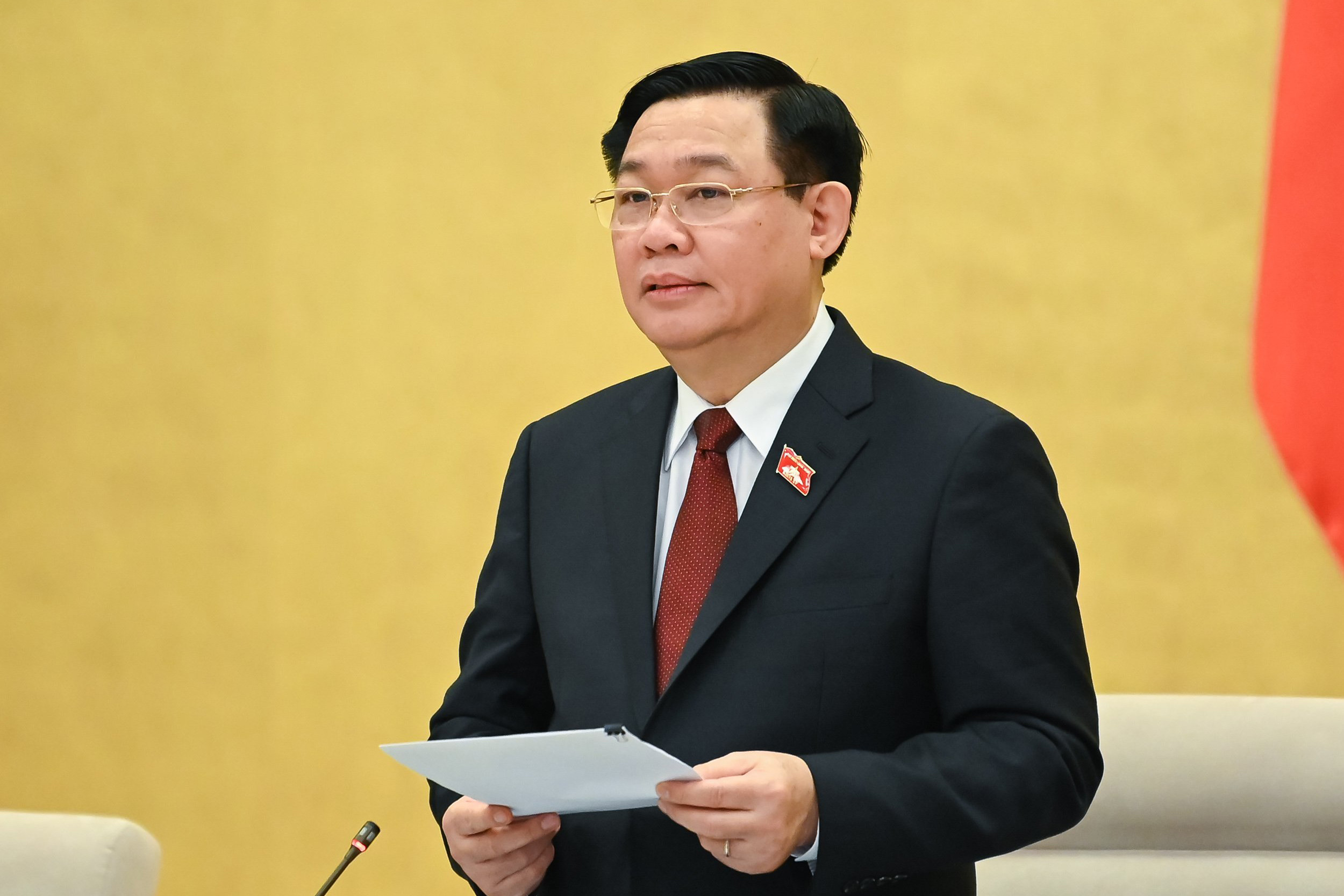 Ủy ban Thường vụ Quốc hội thảo luận phương án tăng lương công chức, viên chức