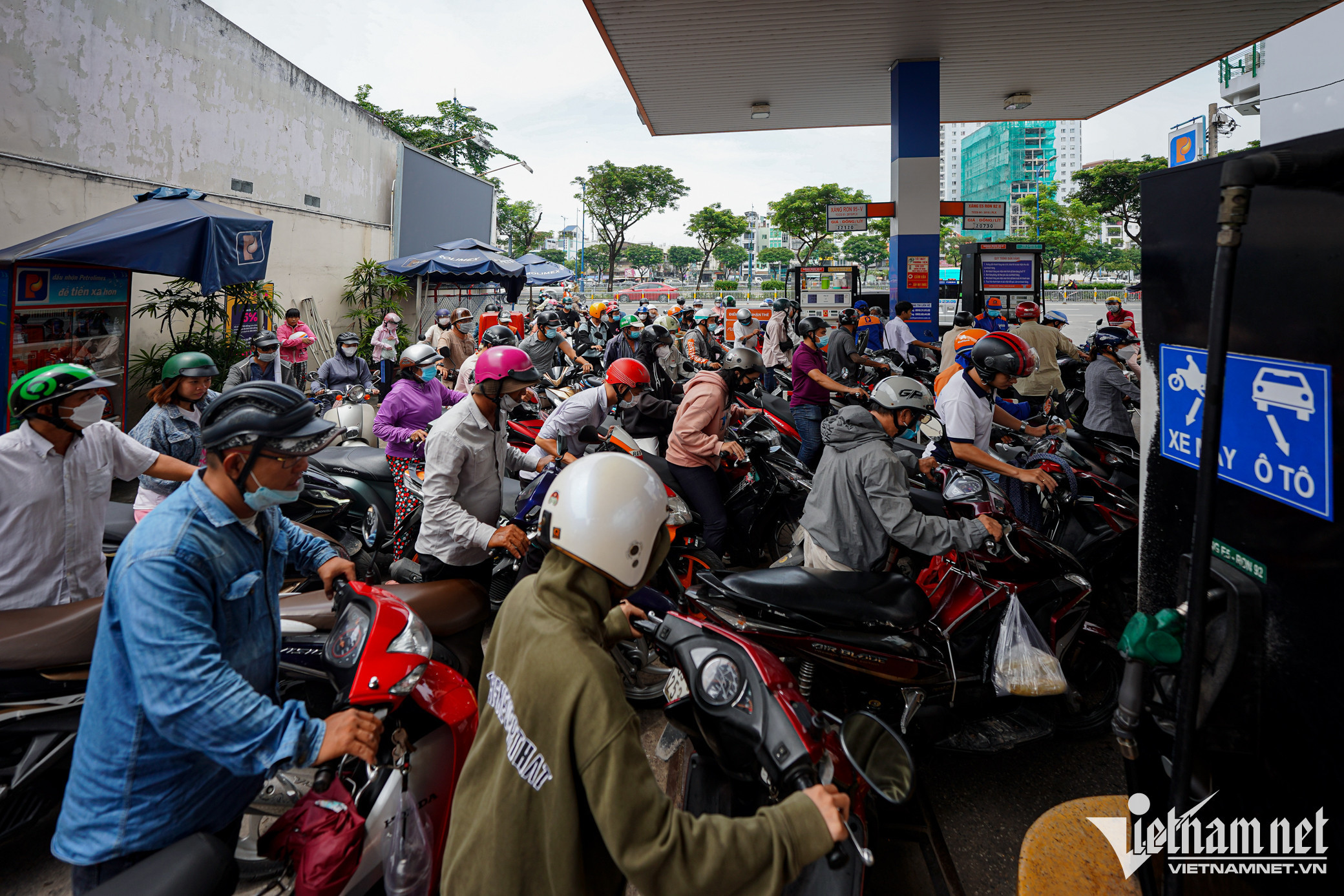 Hơn 100 cây xăng đóng cửa trên 17.000 cửa hàng là 'không phổ biến'