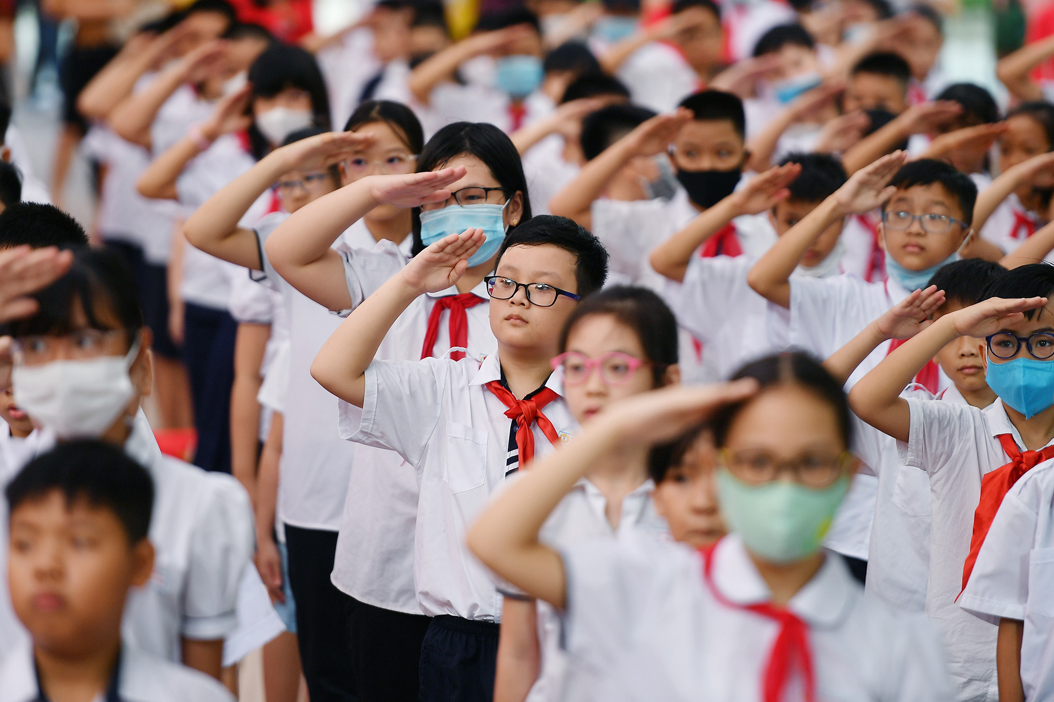 Việc sử dụng nhiều bộ SGK tạo nên 'cuộc chiến thương mại giữa các nhà sách'