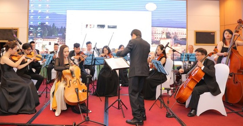 Romanian symphony orchestra to play concert with Vietnamese artists ảnh 1