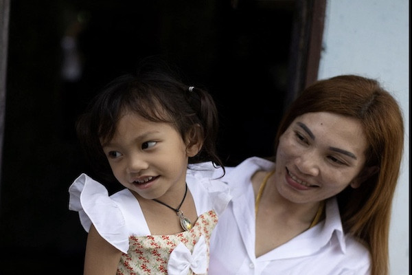 Bé gái duy nhất sống sót trong vụ xả súng tại nhà trẻ Thái Lan