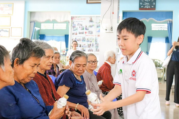 Quỹ Bông Hồng Nhỏ dành nhiều ưu tiên cho giáo dục