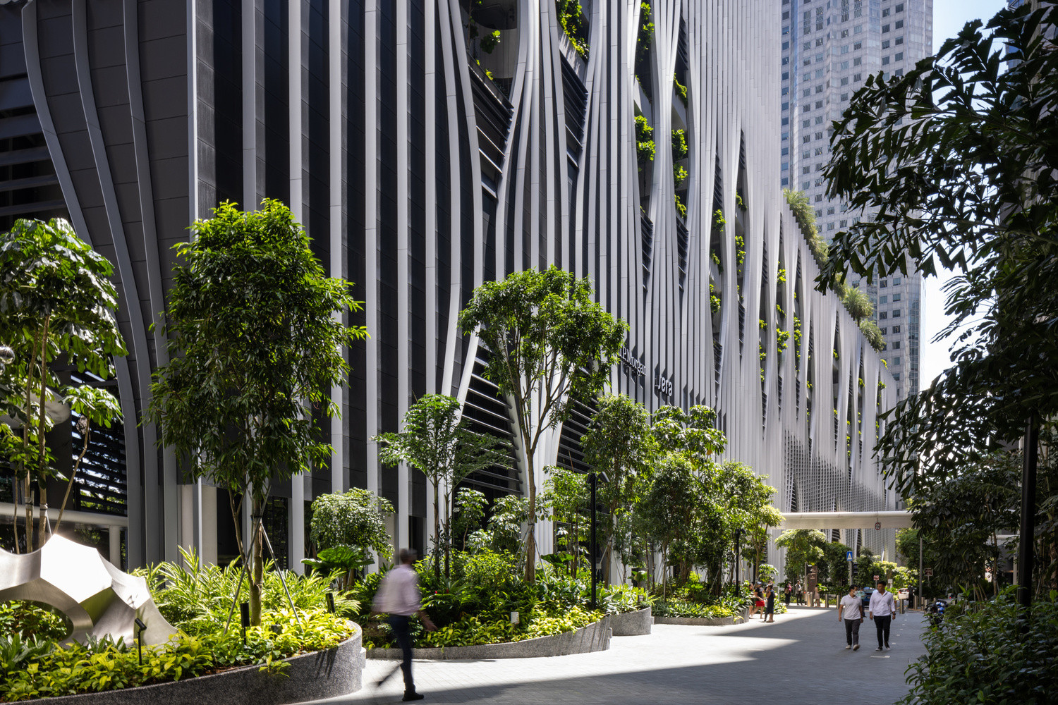 Khu vườn thẳng đứng mát mắt trong tòa tháp cao thứ 2 của Singapore