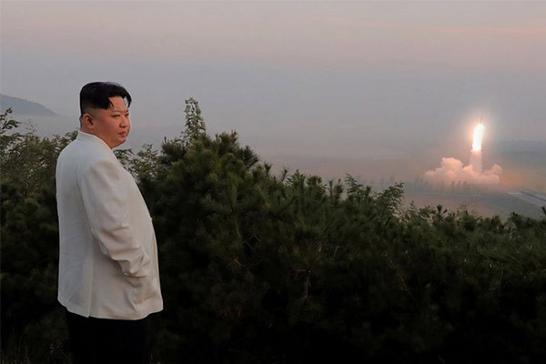 Triều Tiên phóng hàng loạt tên lửa nhằm 