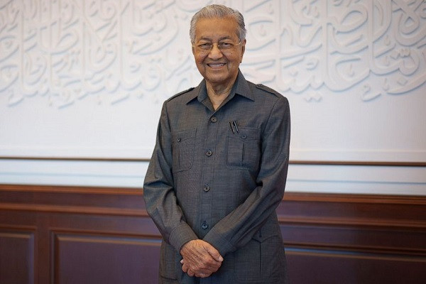 Cựu Thủ tướng Malaysia ra tranh cử ở tuổi 97