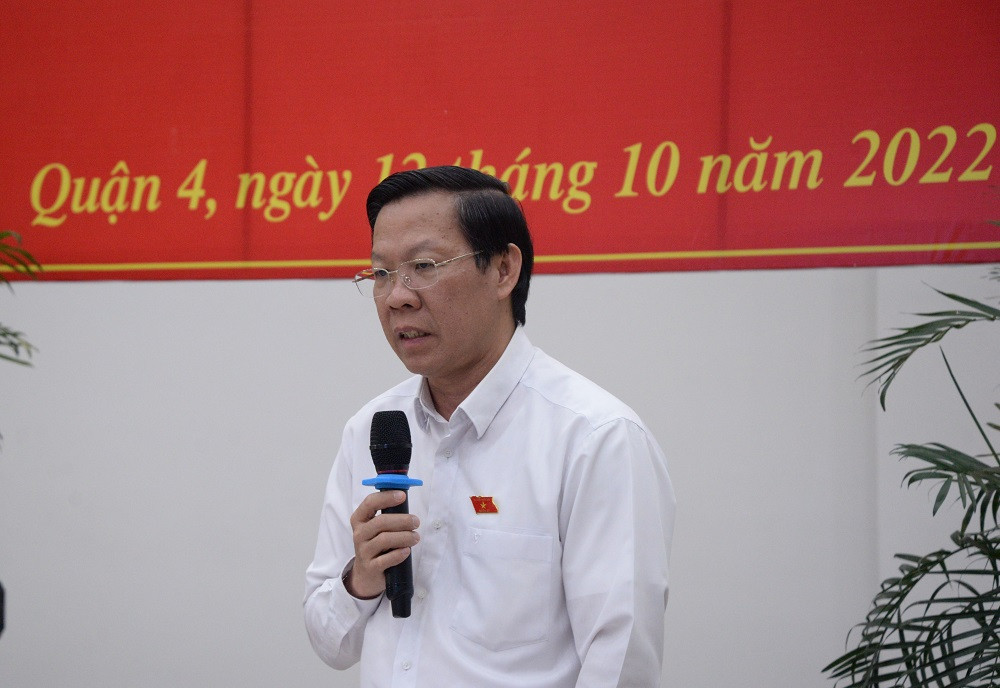 Chủ tịch TP.HCM: Điều hành giá xăng dầu cần tránh gây sốc cho thị trường