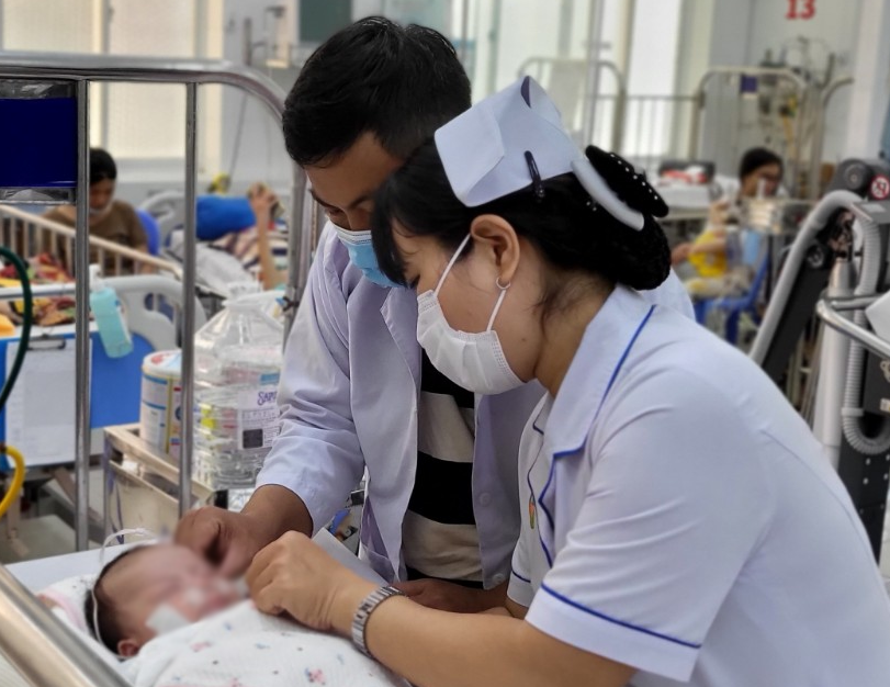 Phòng cấp cứu ở TP.HCM kín trẻ mắc bệnh hô hấp