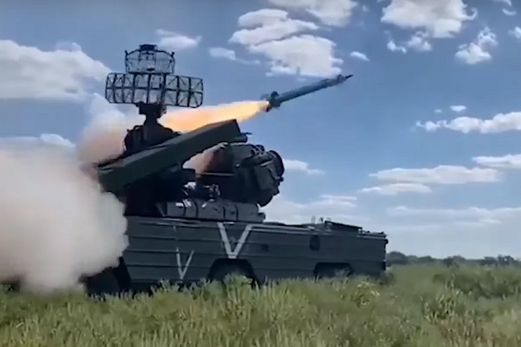 Xem ‘ong bắp cày’ hạ mục tiêu bay ở Ukraine