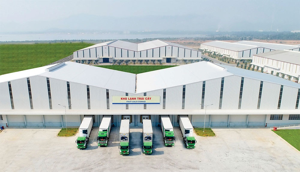 Competition heats up for holiday shopping storage