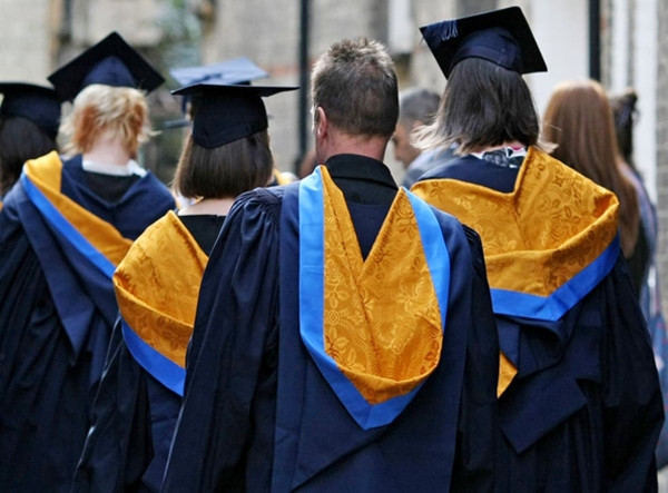 Hàng trăm sinh viên tự tử mỗi năm, trường đại học ở Anh được kêu gọi hành động