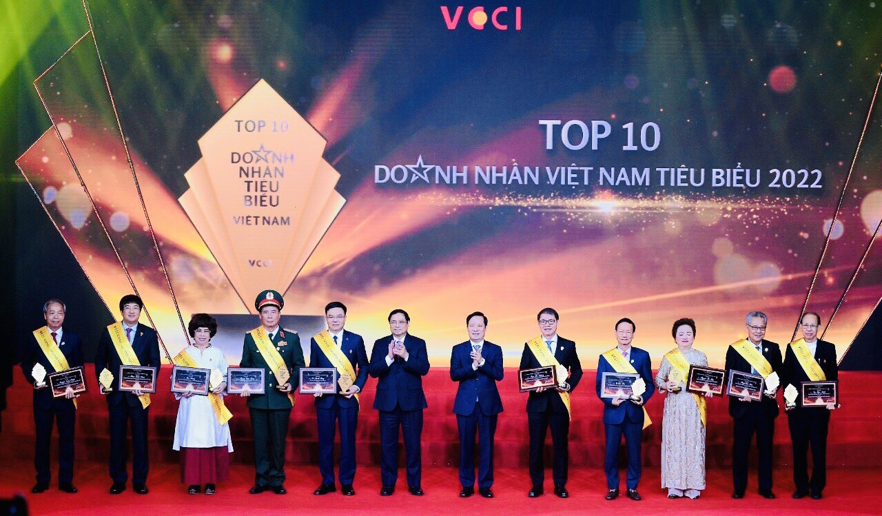 Vinh danh Top 10 doanh nhân Việt Nam tiêu biểu năm 2022