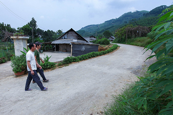 Xã vùng cao Minh An: Bà con hiến đất làm đường, chung tay xây dựng nông thôn mới