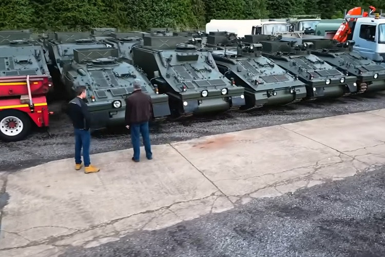 Cựu Tổng thống Ukraine bỏ tiền mua hàng chục xe thiết giáp cho quân đội