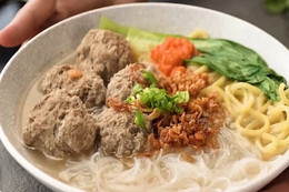 Quán ăn giữa núi khiến khách lái xe 2 tiếng đến xếp hàng YwAAAAAAQABAAACAUwAOw==