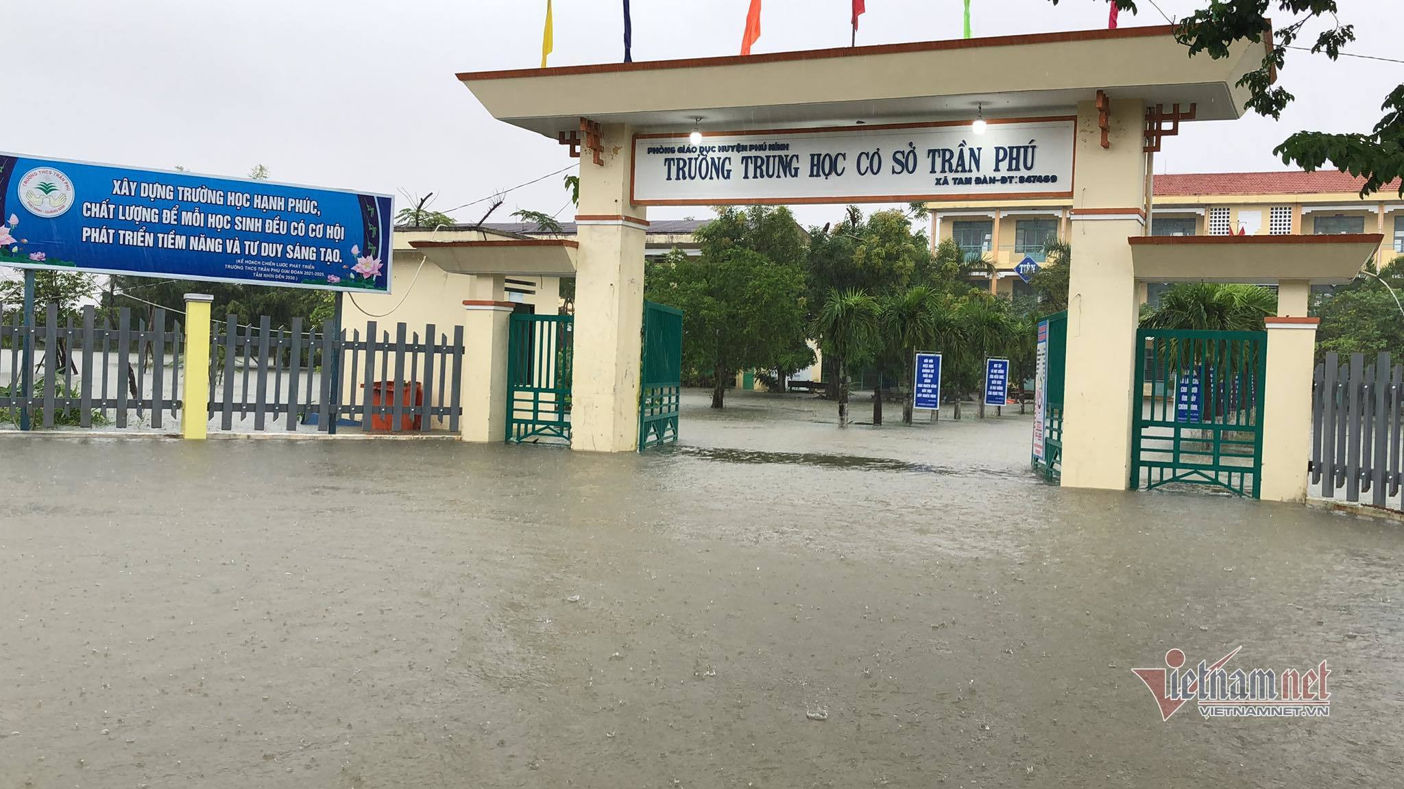 Quảng Nam cho học sinh nghỉ học để ứng phó bão số 5 và mưa lũ