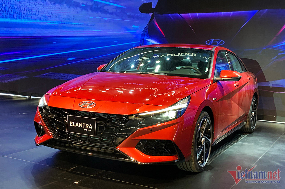 Giá xe Hyundai Elantra 2023 ra mắt tăng thêm 30 triệu đồng