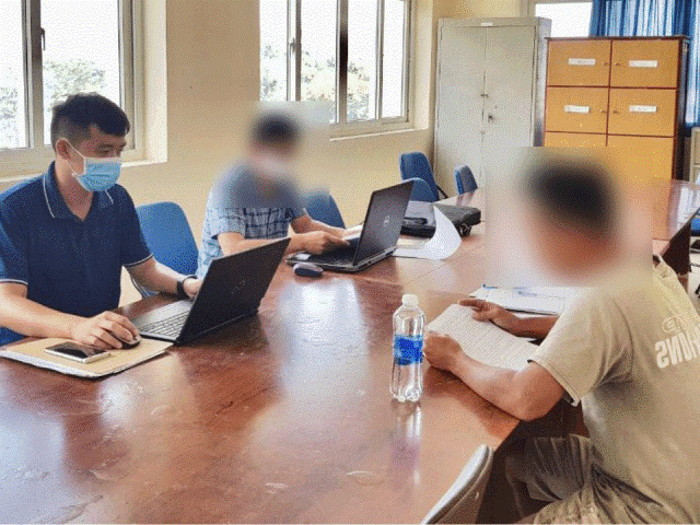 Four people found posting false news related to SCB Bank, An Dong Company  ảnh 1