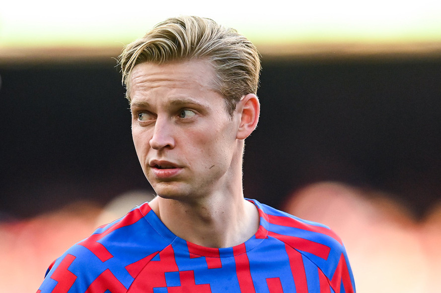 Frenkie De Jong tức giận Xavi, chạy ngay sang MU