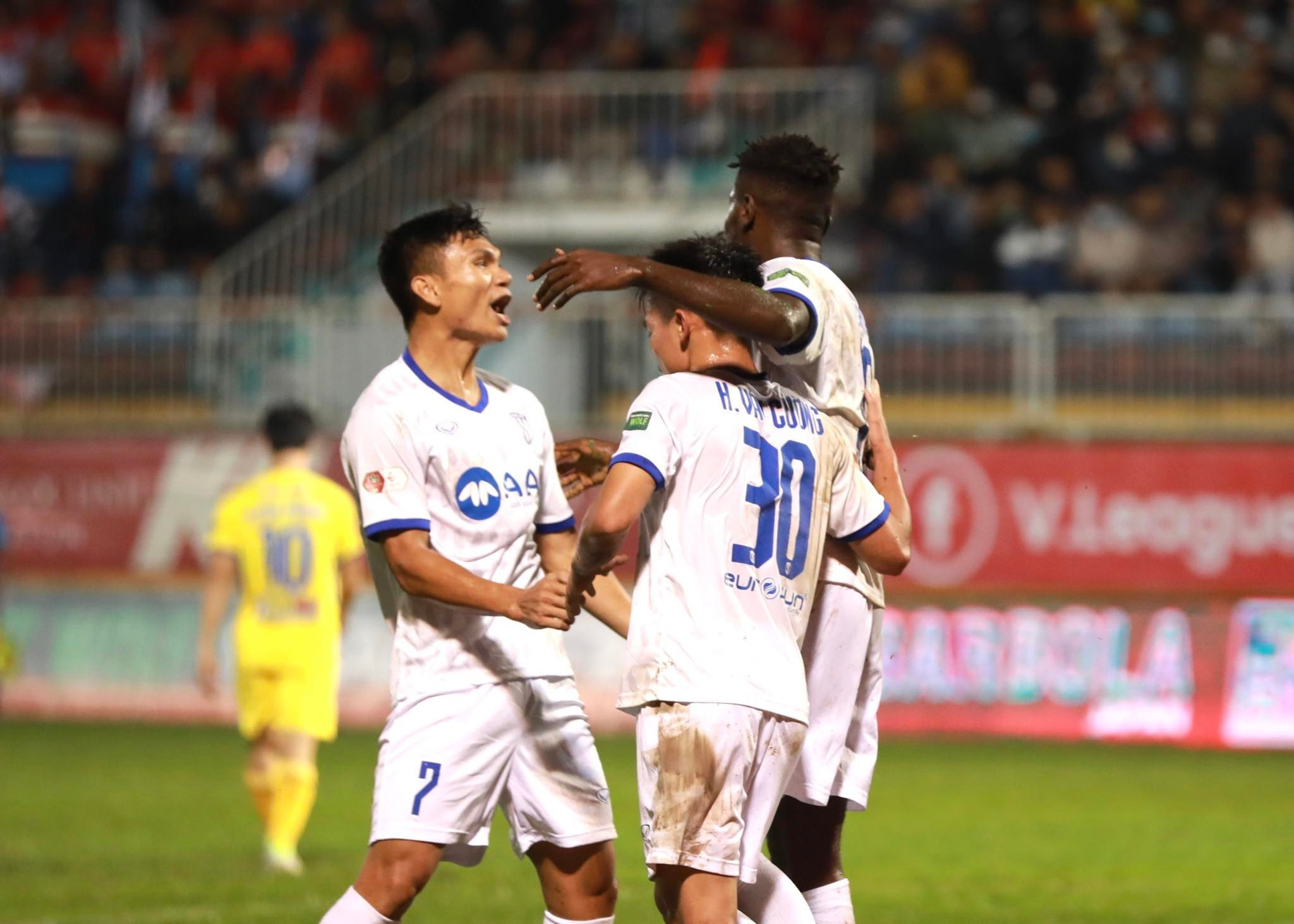Kết quả bóng đá hôm nay 14/10: HAGL thua đau SLNA
