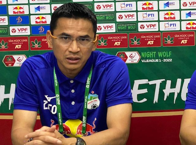 7 trận không thắng, Kiatisuk chua chát: 'Bám đuổi Hà Nội FC là... nói đùa!'