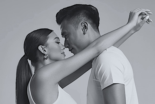 Vợ mẫu Tây mang bầu được Bùi Tiến Dũng cưng chiều như 'bà hoàng'