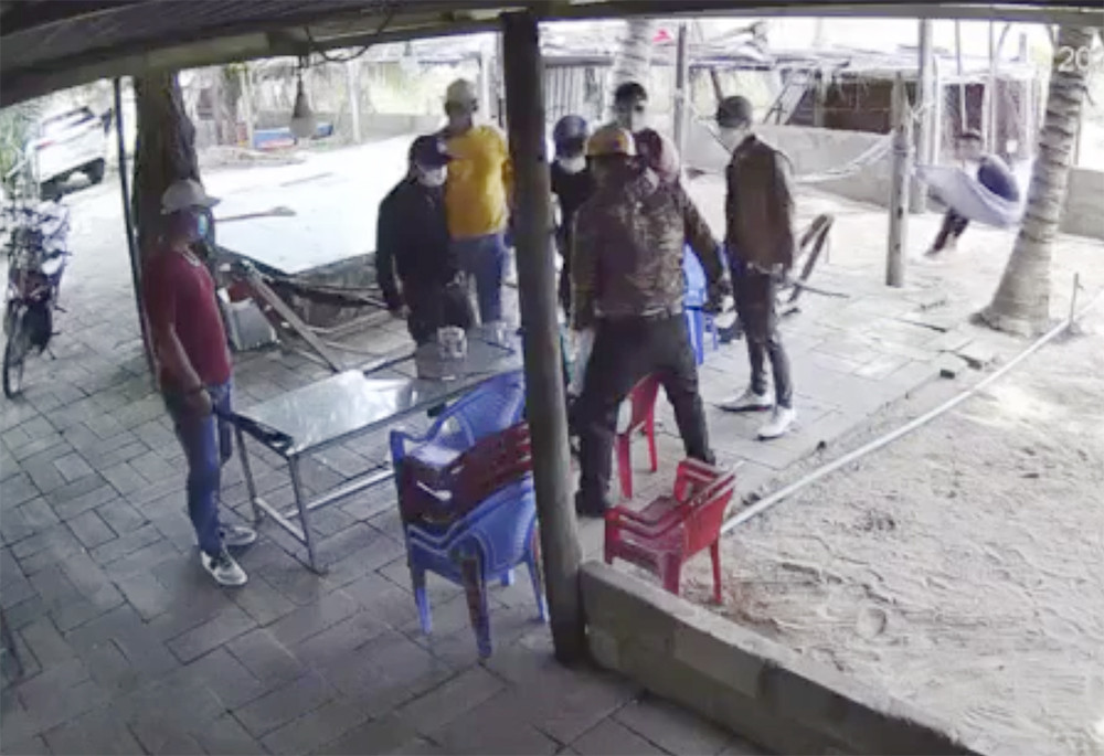 Nhóm giang hồ đánh người dã man để đòi nợ ở Bình Thuận
