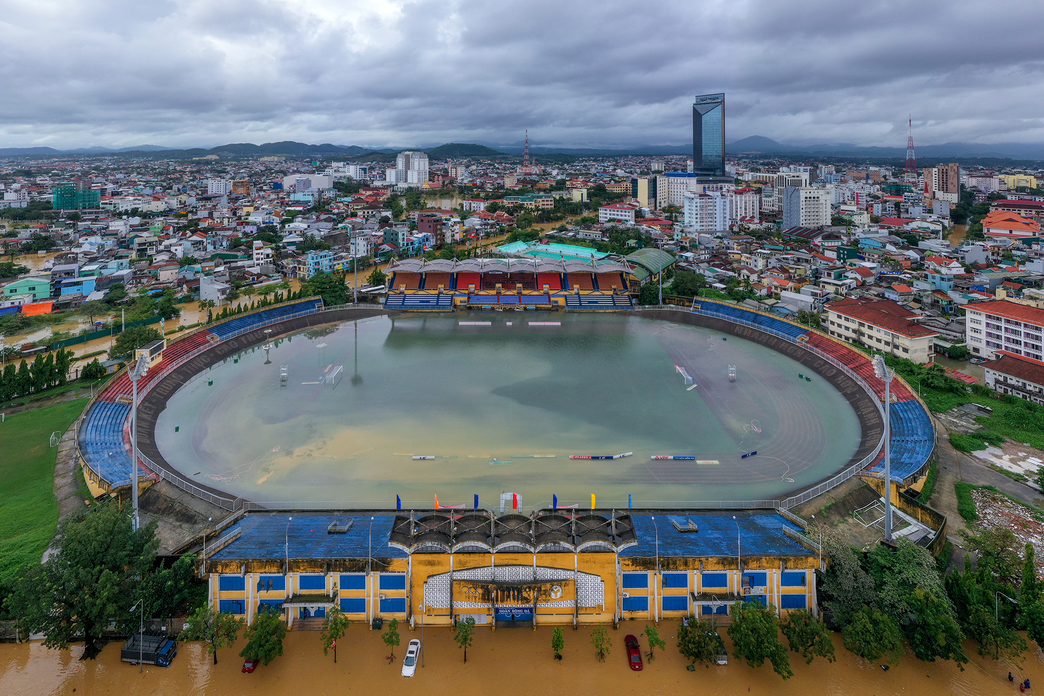 Huế chìm trong biển nước nhìn từ bầu trời