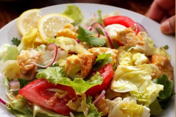 Cách làm salad trứng chiên giòn kiểu Thái