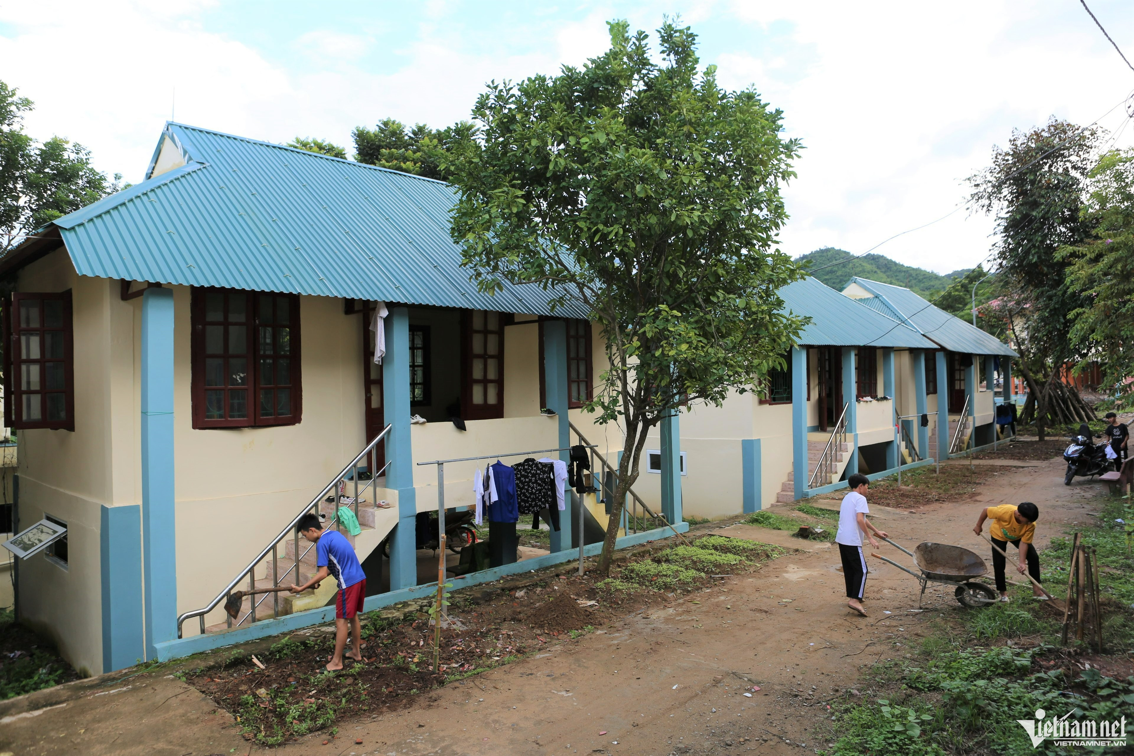 Bất ngờ với làng học sinh khang trang ở vùng cao biên giới xứ Thanh