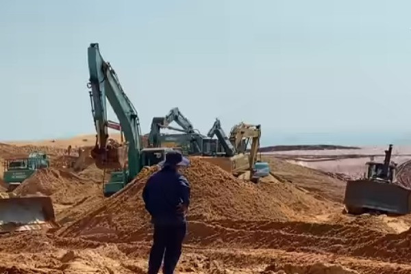 Thông tin mới nhất vụ sạt lở mỏ titan, 4 người bị vùi lấp ở Bình Thuận
