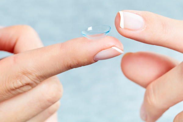 Một người phụ nữ phải cắt bỏ mắt do sơ suất khi tắm