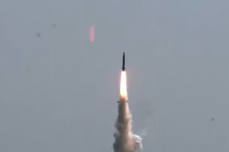 Uy lực tên lửa đạn đạo Ấn Độ vừa thử thành công