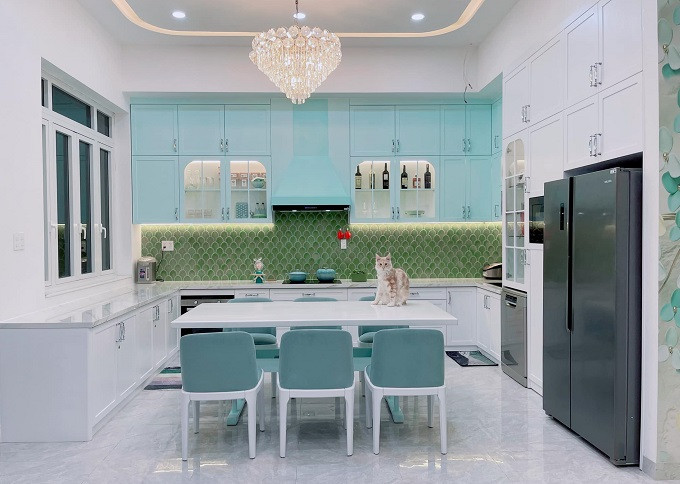 Thăm ngôi nhà thông minh có bể bơi mát lịm, riêng khu bếp đầu tư gần nửa tỷ