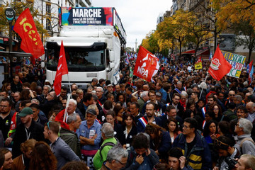 Biểu tình rầm rộ ở Paris phản đối giá cả leo thang
