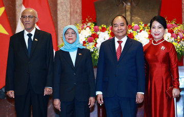 Chủ tịch nước Nguyễn Xuân Phúc chủ trì lễ đón Tổng thống Singapore