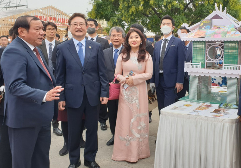 Bộ trưởng Bộ Văn hóa hy vọng có thể học hỏi kinh nghiệm từ Hàn Quốc