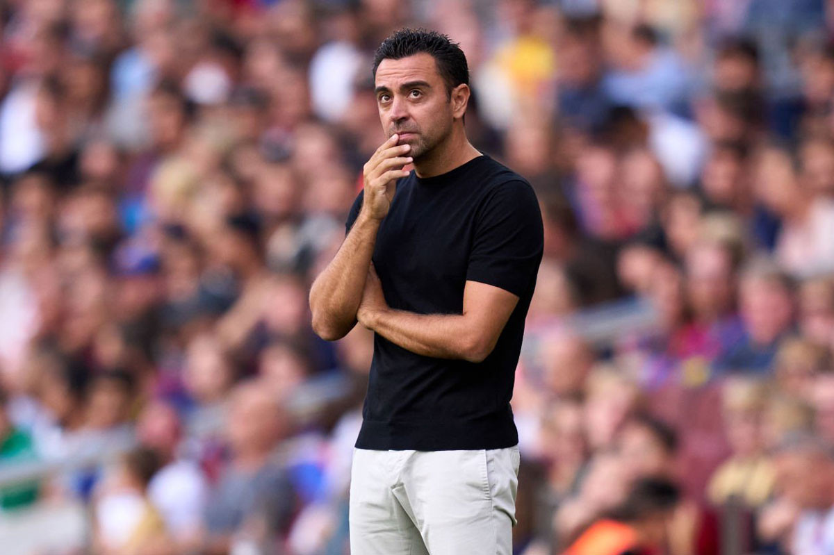 Xavi kém chưa từng có, Chủ tịch Barca xông vào phòng trọng tài