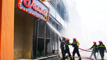 TP.HCM: Cháy lớn ở quán bar trung tâm, nhiều tài sản bị thiêu rụi
