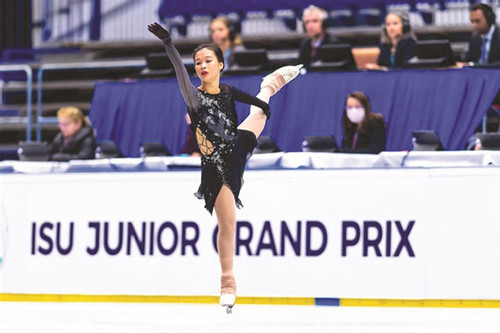 Princess Linh dances on the ice