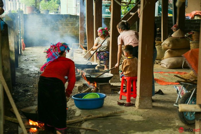 YÃªn BÃ¡i: NgÆ°á»i dÃ¢n TÃº Lá» táº¥t báº­t lÃ m cá»m xanh - Äáº·c sáº£n vÃ¹ng TÃ¢y Báº¯c - HÃ¬nh 9