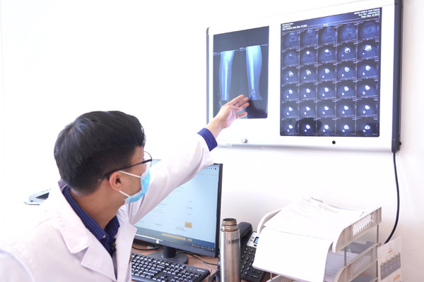 Bệnh nhân đầu tiên ở Việt Nam điều trị ung thư xương bằng ni tơ lỏng hồi phục thần kỳ