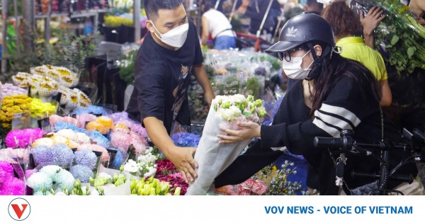 Hanoi Flower Market busy ahead of Vietnamese Women’s Day