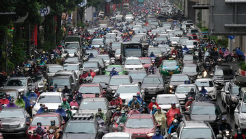 Hanoi might charge cars entering inner-city area in 2024